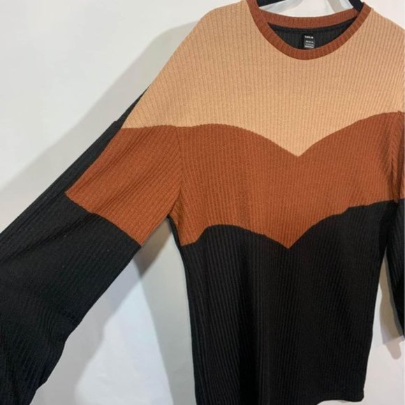 Womans tunic. Shein brand. Size L. Crew neck. Geometry design. Stretchy. - Picture 5 of 8